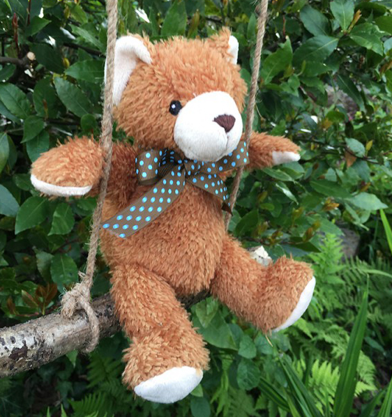 Ohlsson & Lohaven Gift in a Tin – Ompele oma teddynallesi